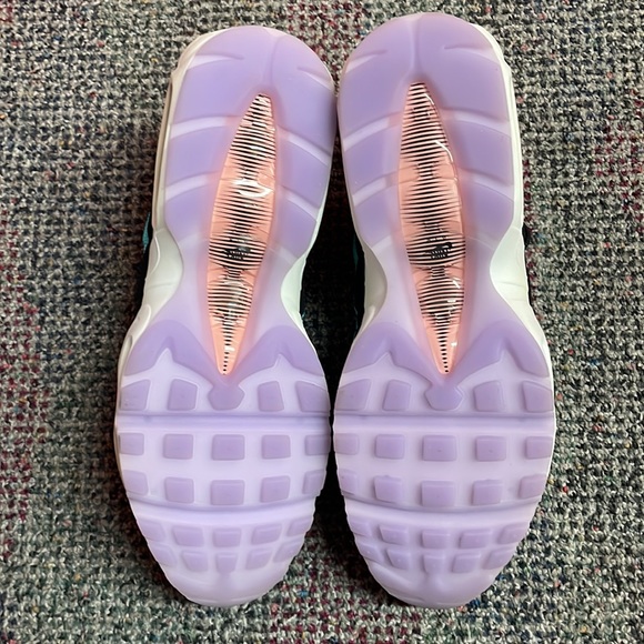 Nike - Picture 7 of 7